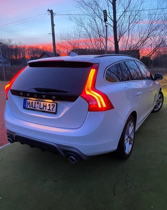 Volvo V60 cena 103300 przebieg: 67450, rok produkcji 2017 z Nowogród Bobrzański małe 781